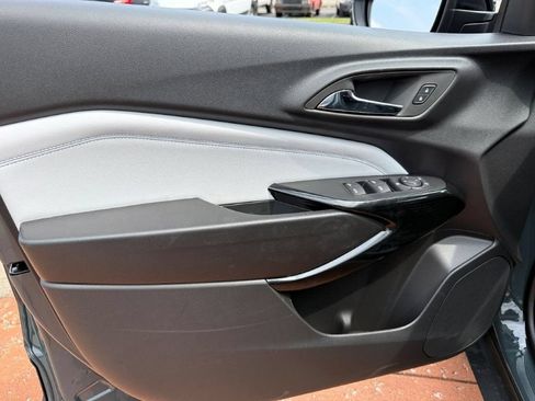 New 2026 Chevrolet Trax LT w/ LT Convenience Package FWD image 8