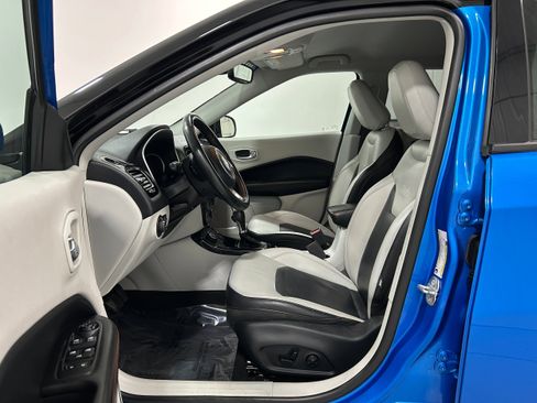 Used 2019 Jeep Compass Limited AWD/4WD image 4