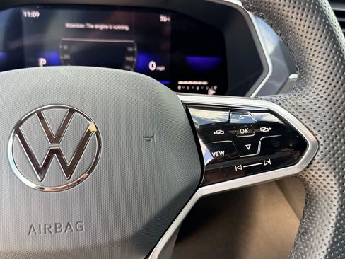 Used 2022 Volkswagen Tiguan SE R-Line image 28