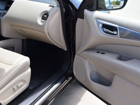 Used 2019 Nissan Pathfinder SL FWD image 16