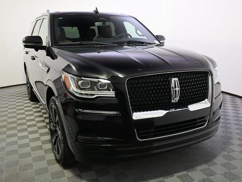 Used 2024 Lincoln Navigator Reserve w/ Equipment Group 201A AWD/4WD image 9