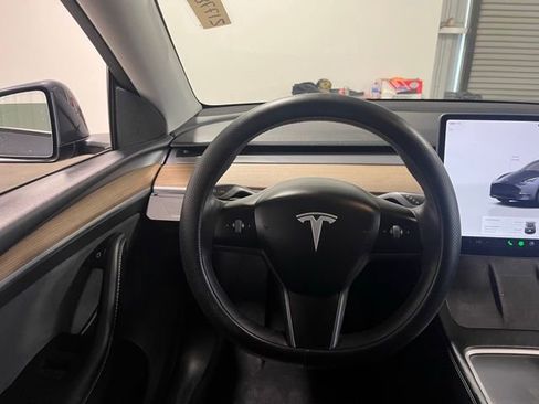 Used 2023 Tesla Model Y 2WD image 21