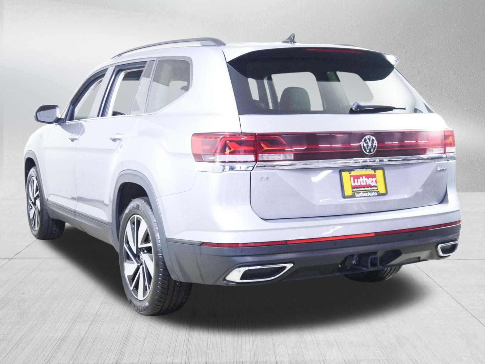 Used 2024 Volkswagen Atlas SE AWD/4WD image 5