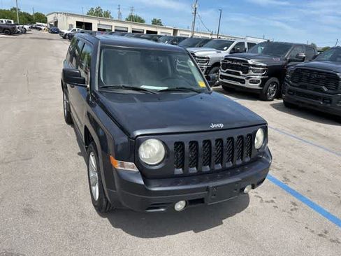 Used 2014 Jeep Patriot Latitude w/ Sun/Sound Group FWD image 21