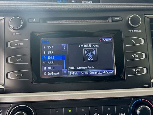 Used 2019 Toyota Highlander LE image 14