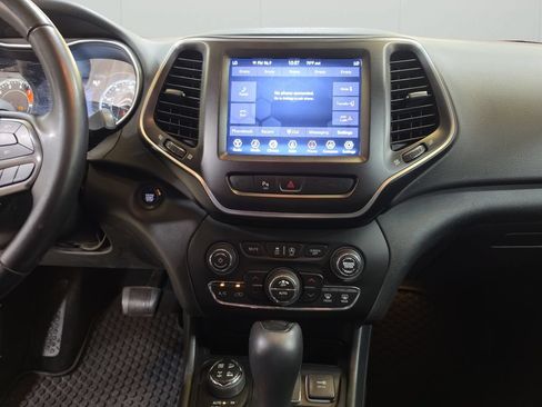 Used 2019 Jeep Cherokee Trailhawk AWD/4WD image 21