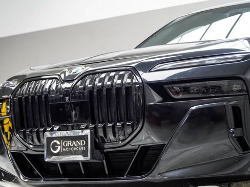 Used 2023 BMW 760i xDrive w/ Executive Package AWD/4WD image 2