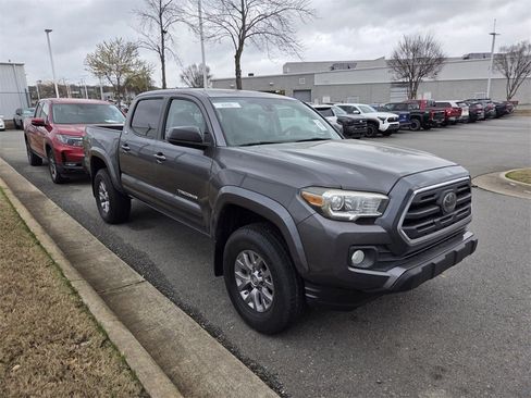 Used 2018 Toyota Tacoma SR5 image 8