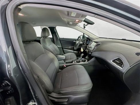 Used 2018 Chevrolet Cruze LT image 25