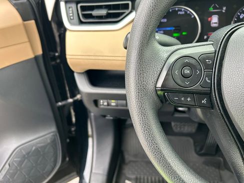 Used 2020 Toyota RAV4 LE w/ Carpet Mat Package AWD/4WD image 19