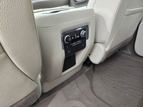 Used 2022 GMC Yukon Denali w/ Denali Premium Package AWD/4WD image 29