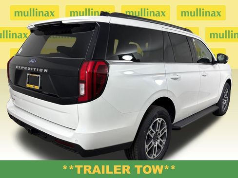 New 2026 Ford Expedition Active image 4