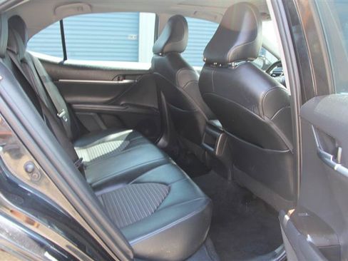 Used 2022 Toyota Camry SE w/ Cold Weather Package FWD image 19