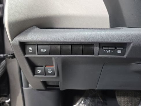 Certified 2024 Toyota Sienna XLE FWD image 23