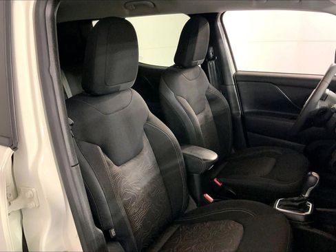 Used 2023 Jeep Renegade Latitude image 7