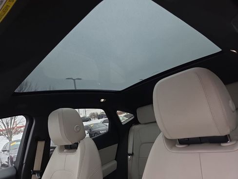 Used 2019 Jaguar E-PACE R-Dynamic SE image 19