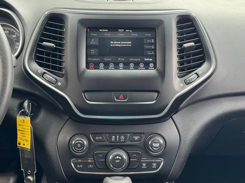 Used 2020 Jeep Cherokee Latitude FWD image 20