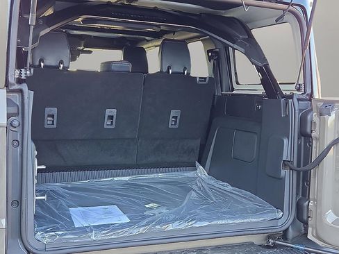 New 2025 Ford Bronco Raptor image 9