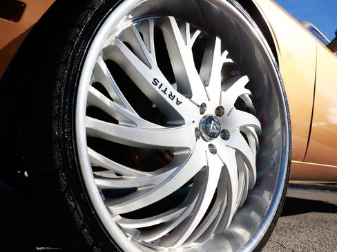 Used 2014 Dodge Challenger R/T image 29