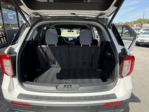 Used 2022 Ford Explorer XLT w/ Equipment Group 202A RWD image 8