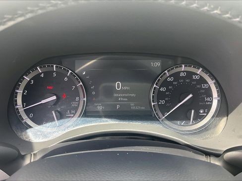 Used 2020 Toyota Highlander XLE FWD image 25