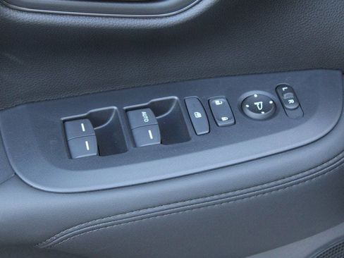New 2026 Honda HR-V LX image 18