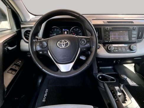 Used 2018 Toyota RAV4 XLE FWD image 6