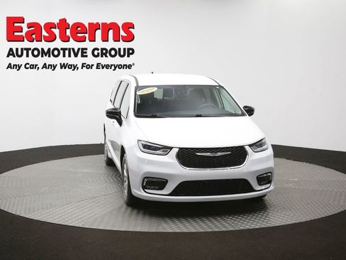 Used 2024 Chrysler Pacifica Touring-L FWD image 53