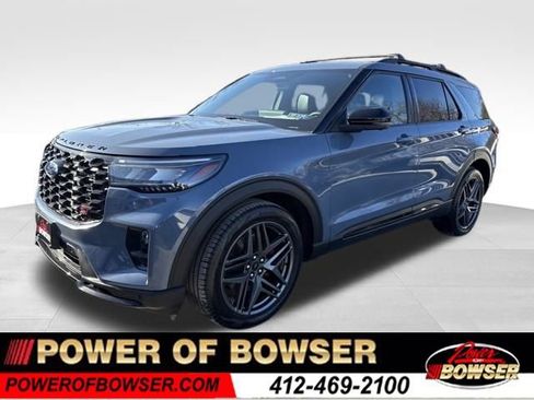 Used 2025 Ford Explorer ST image 1