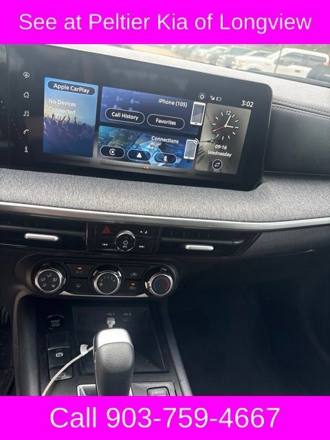 Used 2025 Nissan Kicks SV FWD image 11