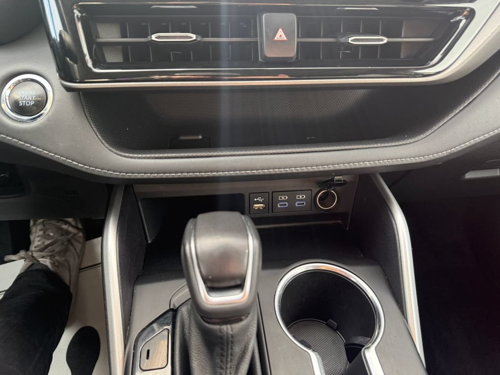 Used 2022 Toyota Highlander XLE AWD/4WD image 35