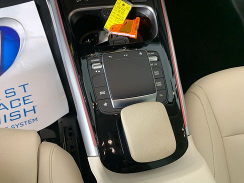 Used 2022 Mercedes-Benz GLB 250 4MATIC w/ Premium Package Lite image 25
