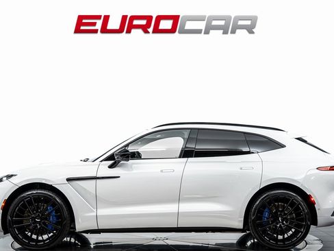 Used 2022 Aston Martin DBX image 2