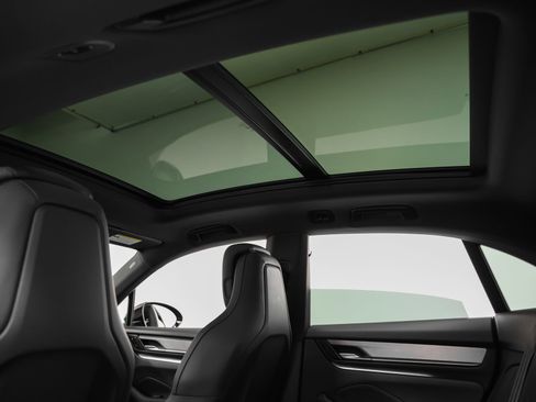 Certified 2025 Porsche Macan 4 Electric image 43