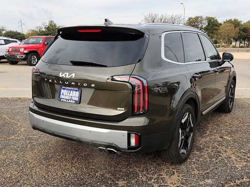Used 2024 Kia Telluride EX image 3