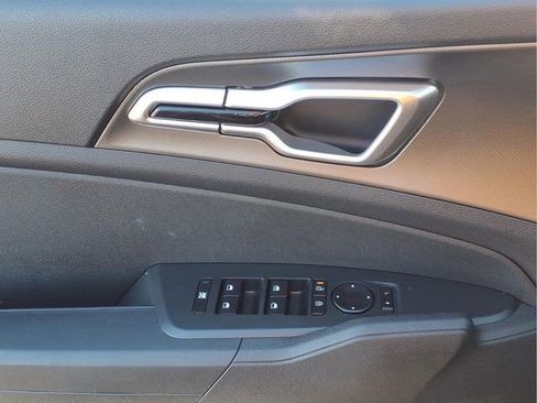 Used 2026 Kia Sportage LX FWD image 17