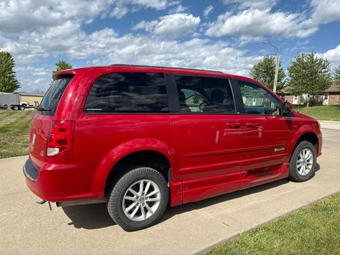 Used 2014 Dodge Grand Caravan SXT FWD image 5