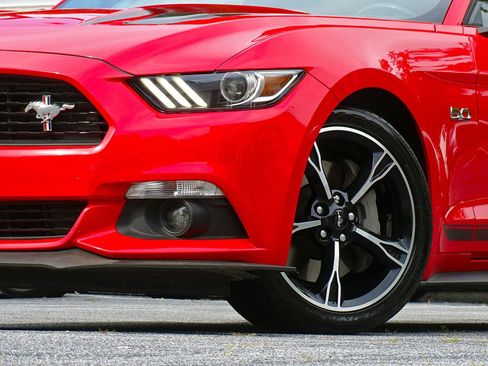 Used 2017 Ford Mustang GT Premium RWD image 6