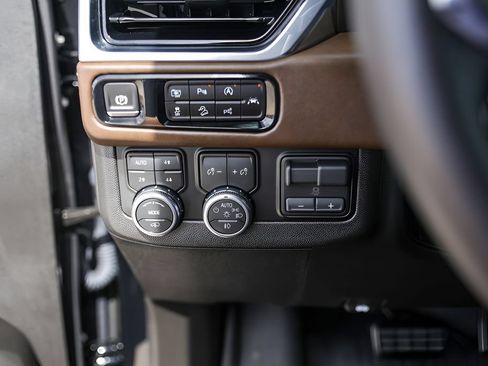 Used 2026 GMC Yukon Denali Ultimate AWD/4WD image 17