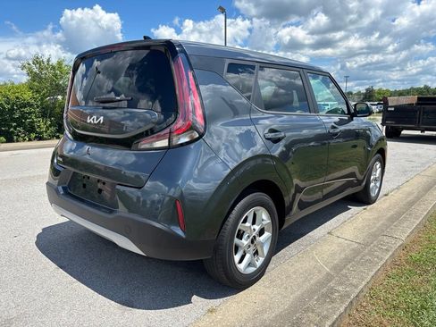 Used 2023 Kia Soul LX w/ LX Technology Package FWD image 3
