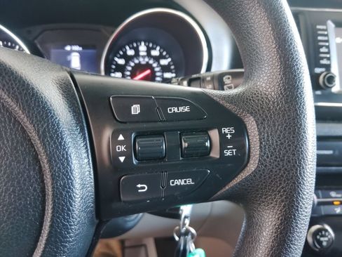 Used 2019 Kia Sedona LX FWD image 29
