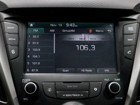 Used 2017 Hyundai Veloster Value Edition image 3