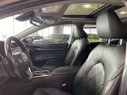 Used 2018 Toyota Camry XLE image 14