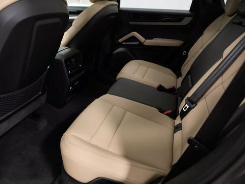 Certified 2026 Porsche Cayenne AWD/4WD image 34