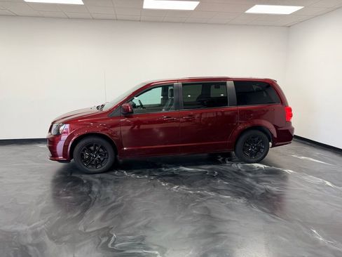 Used 2019 Dodge Grand Caravan GT FWD image 2