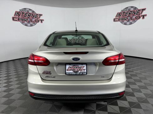 Used 2017 Ford Focus SE FWD image 6
