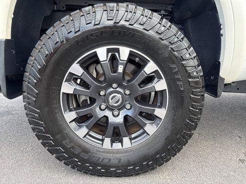 Used 2018 Nissan Titan PRO-4X w/ Pro-4x Convenience Package image 12