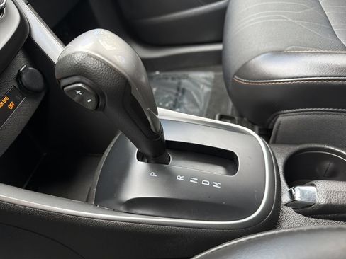 Used 2022 Chevrolet Trax LT w/ LT Convenience Package FWD image 23