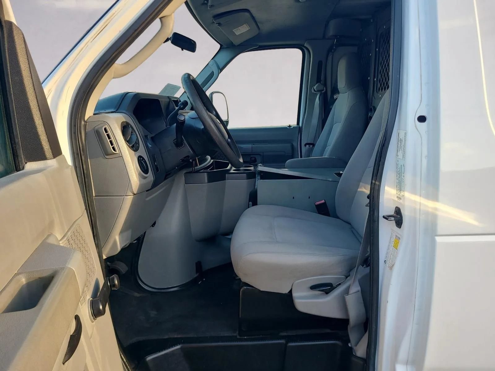 Used 2010 Ford E-250 and Econoline 250 RWD image 11