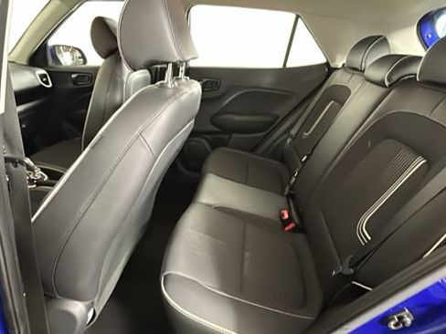 Used 2023 Hyundai Venue Limited FWD image 27